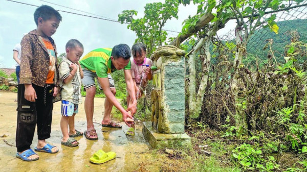Nước sạch về bản trên núi cao